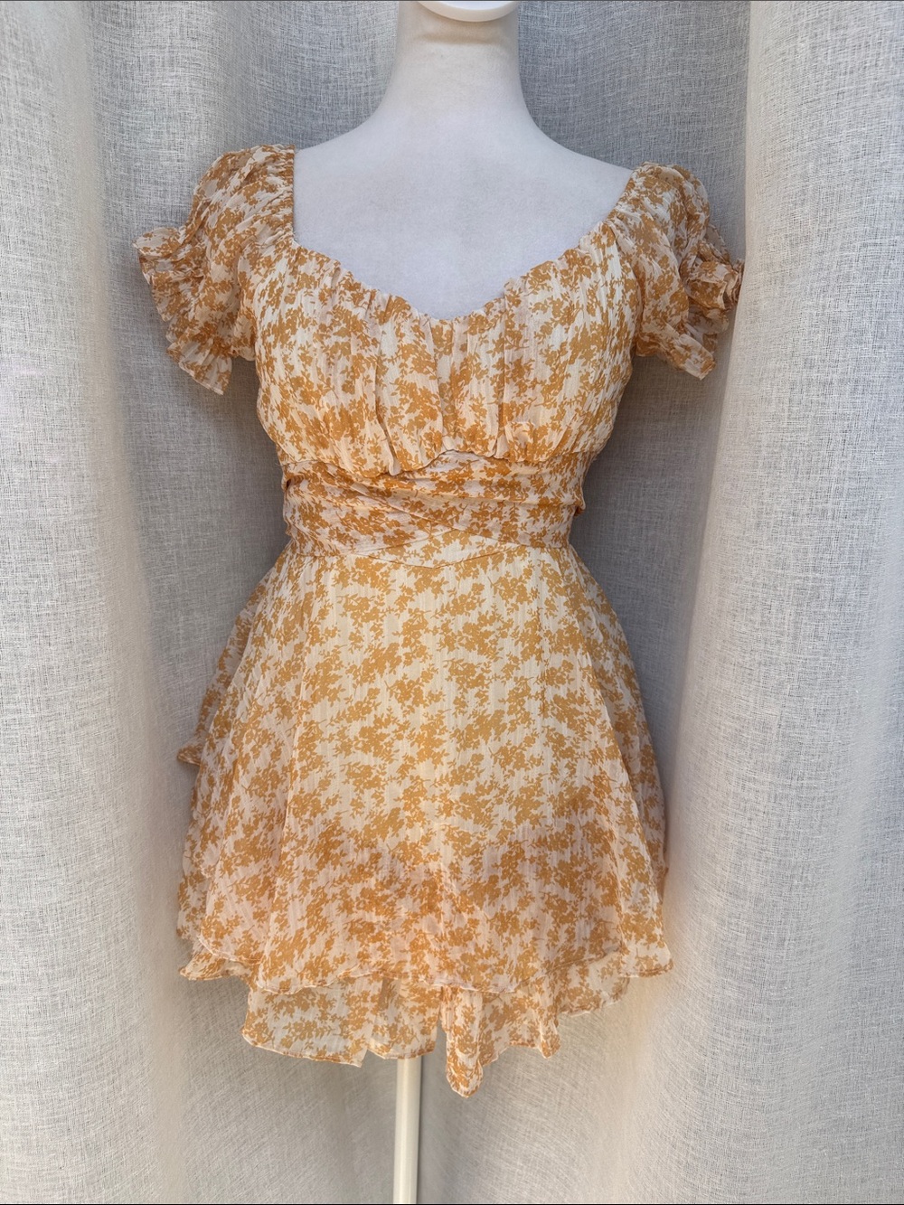 Cellecci yellowwhite floral shirt sleeve romper puff sleeve sweetheart neckline